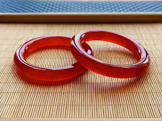 レッドジェイド:情熱と生命力を象徴する神秘の石