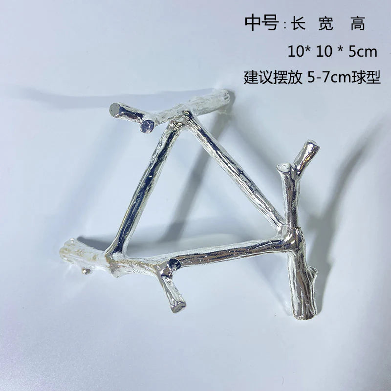 メタルトライアングルクリスタルスタンド - 幾何学的ボールホルダー&ディスプレイベース