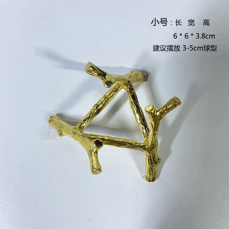 メタルトライアングルクリスタルスタンド - 幾何学的ボールホルダー&ディスプレイベース