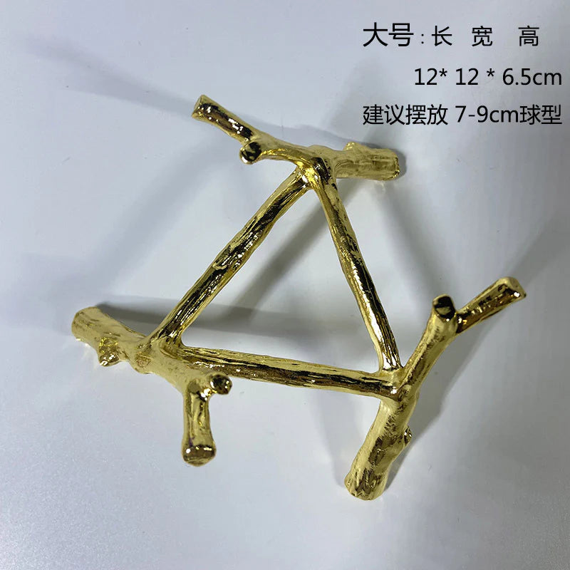 メタルトライアングルクリスタルスタンド - 幾何学的ボールホルダー&ディスプレイベース